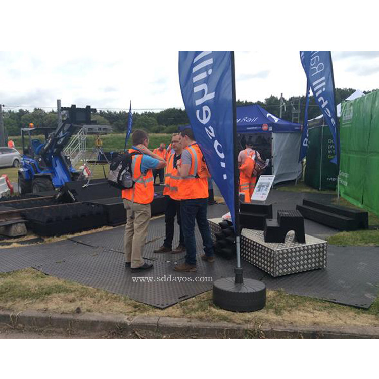 移动篷布地面铺路垫板 保护草坪塑料垫板聚乙烯材质防滑抗压耐磨