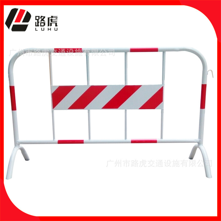 厂家直销公路移动隔离栏可定制红白铁护栏广州隔离栏交通设施批发