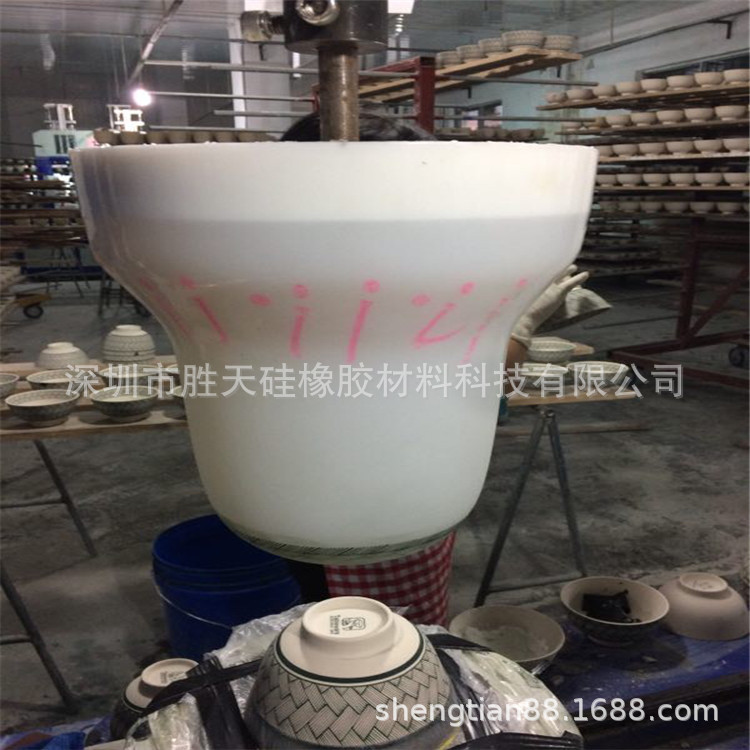 回收粘贴硅胶废品，过期高拉力混炼硅橡胶利用。透明移印废硅胶