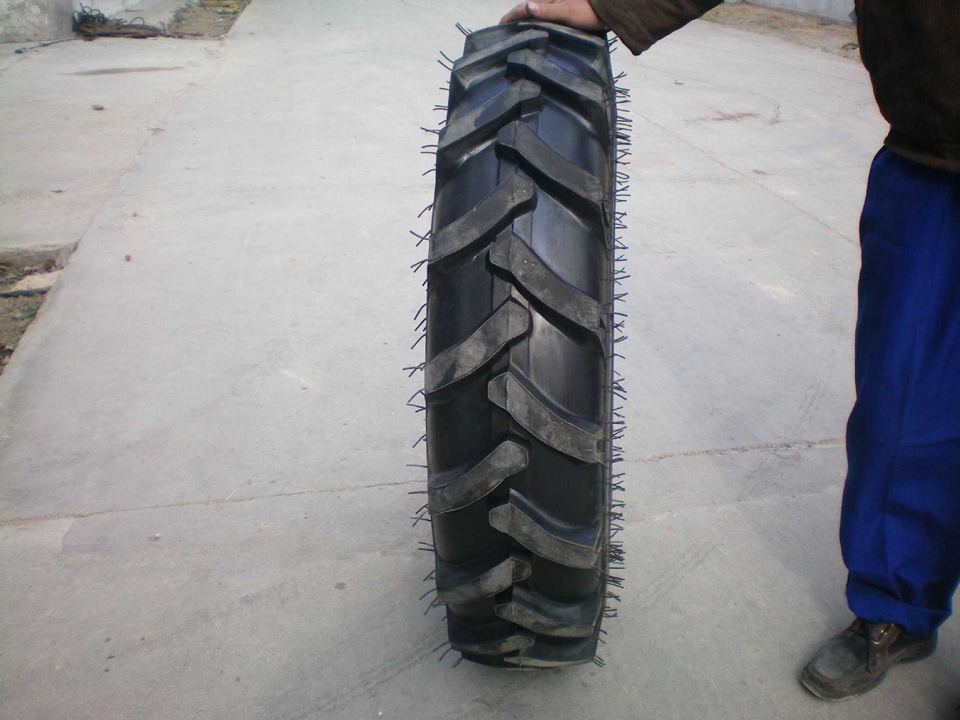 厂家直销农用车轮胎8.3-20拖拉机轮胎 R-1 8.3-20人字花纹轮胎