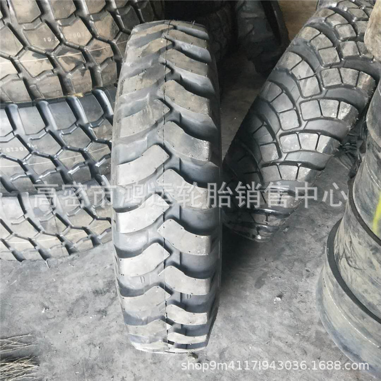 现货供应 12.00-20 E-2B 越野人字花纹 12.00-20 卡车轮胎