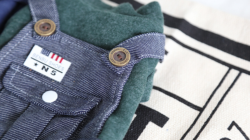 单口袋牛仔背带四脚衣