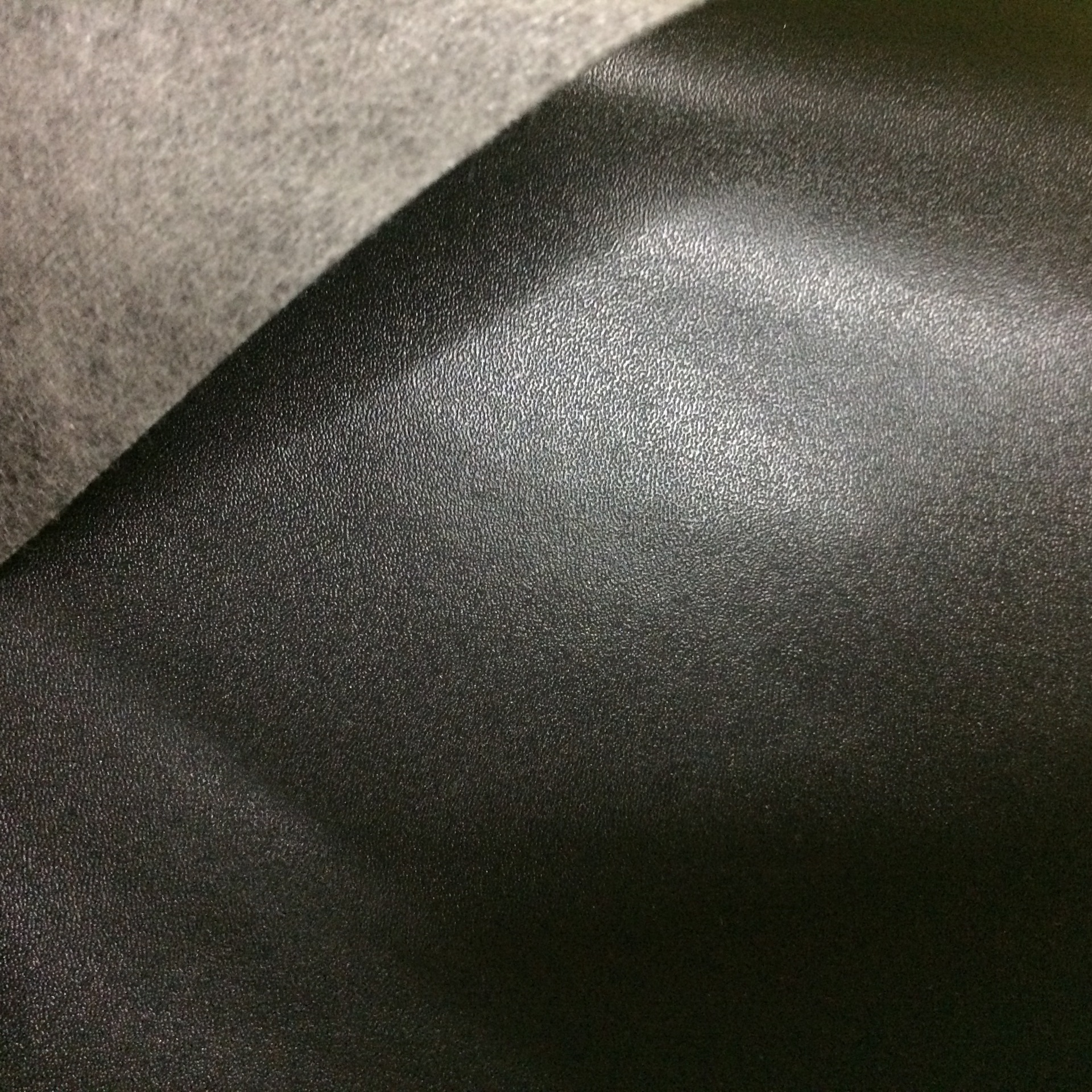 0.8针孔纹 138纹 细纹 平纹 亮面 水刺底 箱包 义乌皮革 压延革