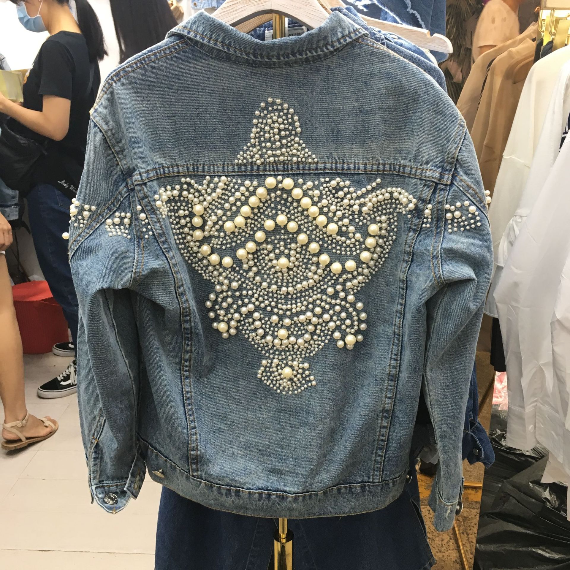 Frauen Kleidung herbst neue perlen denim jacke lose perlen stickerei kurze top jacke weibliche trend_voghion.com