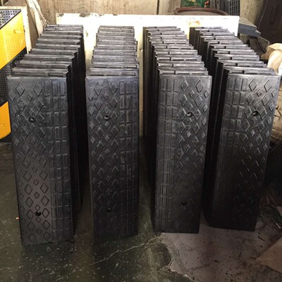 橡胶路沿坡 8公分三角垫 橡胶斜坡垫马路牙子台阶垫 车爬坡|ms