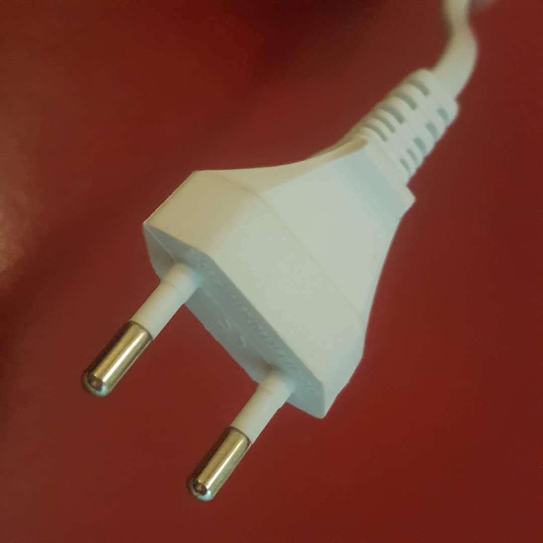 欧规白线2芯圆插带卡位电源线 欧式白色2圆插头线