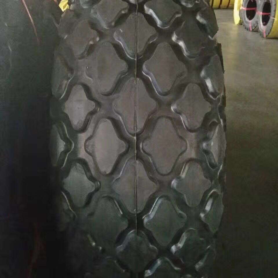 厂家供应 23.1-26 安耐特 斜交工程菠萝G-7花纹压路机轮胎