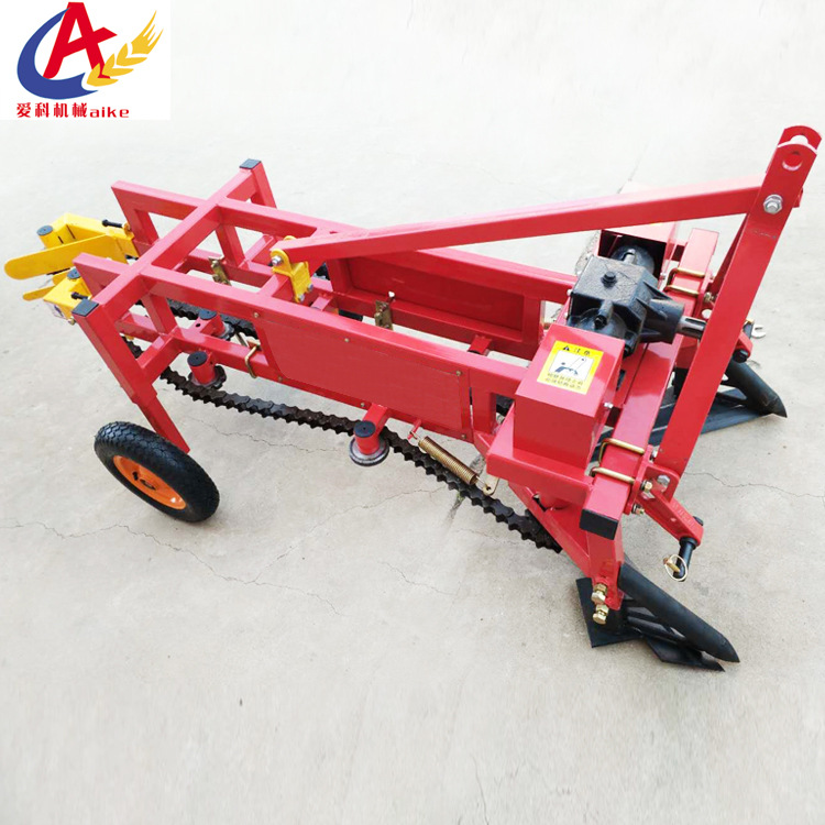 链条花生收获机四轮车带农用花生收割机起垄花生收割机摆放整齐