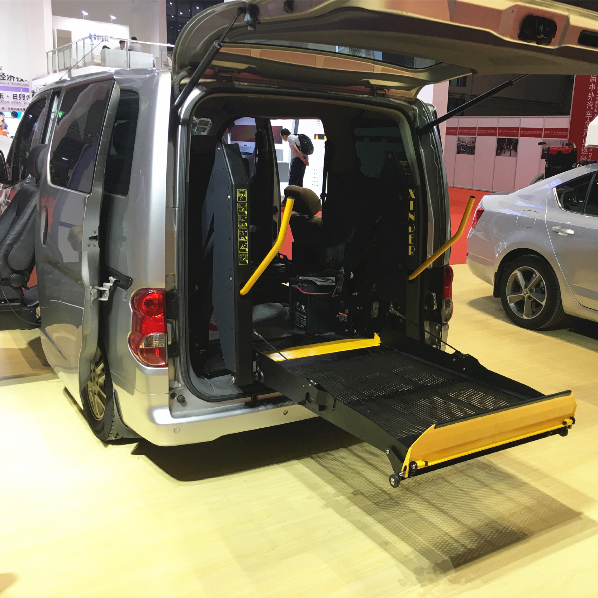 信德泰克供应车用无障碍轮椅升降机 残疾人轮椅升降台