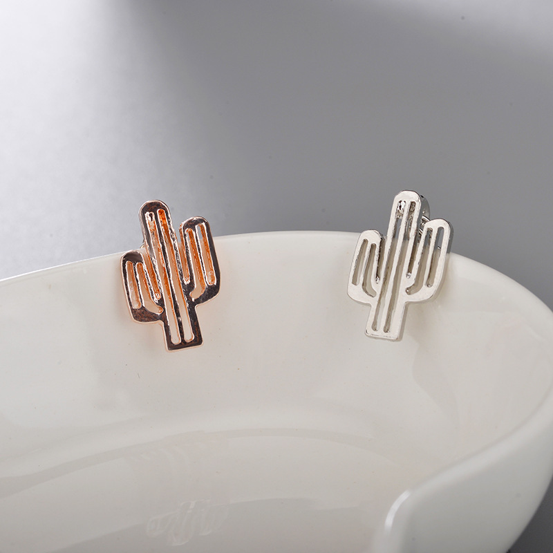 simple cactus necklace