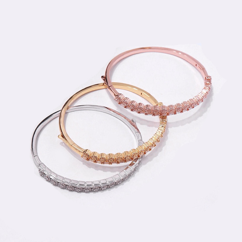 fashionable glossy bracelet with zircon