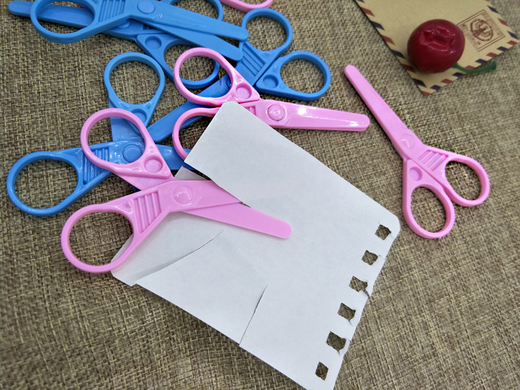 塑料小剪刀 儿童剪纸文具幼儿保护功能 安全塑料学生儿童手工剪详情7