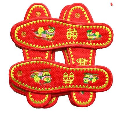 bright red Embroidered shoes Hi word Mandarin Duck men and women currency Embroidered shoes Wedding celebration manual Four seasons Embroidered shoes wholesale