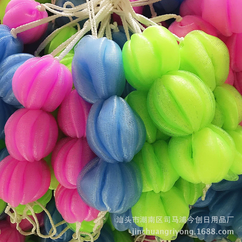 Поставляем банные полотенца и полоски для купания