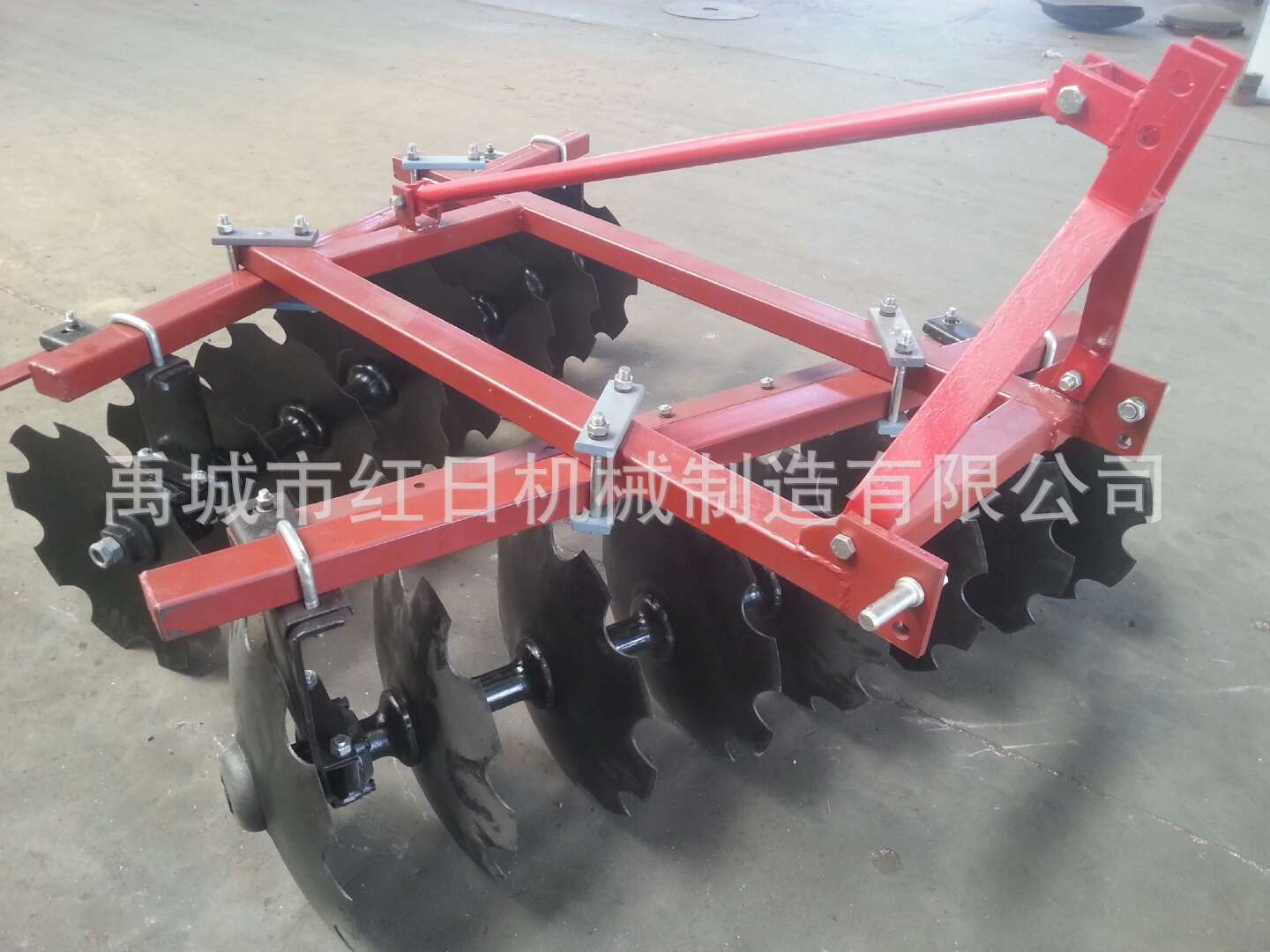 供应悬挂轻型圆盘耙  碎土整平圆盘耙   20片锰钢缺口圆盘耙   