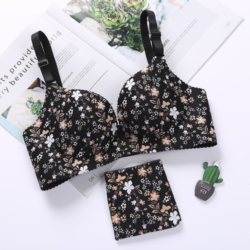 Factory wholesale one-piece seamless thick and thin style underwire-free small-breasted teenage bra set with push-up and shaping function