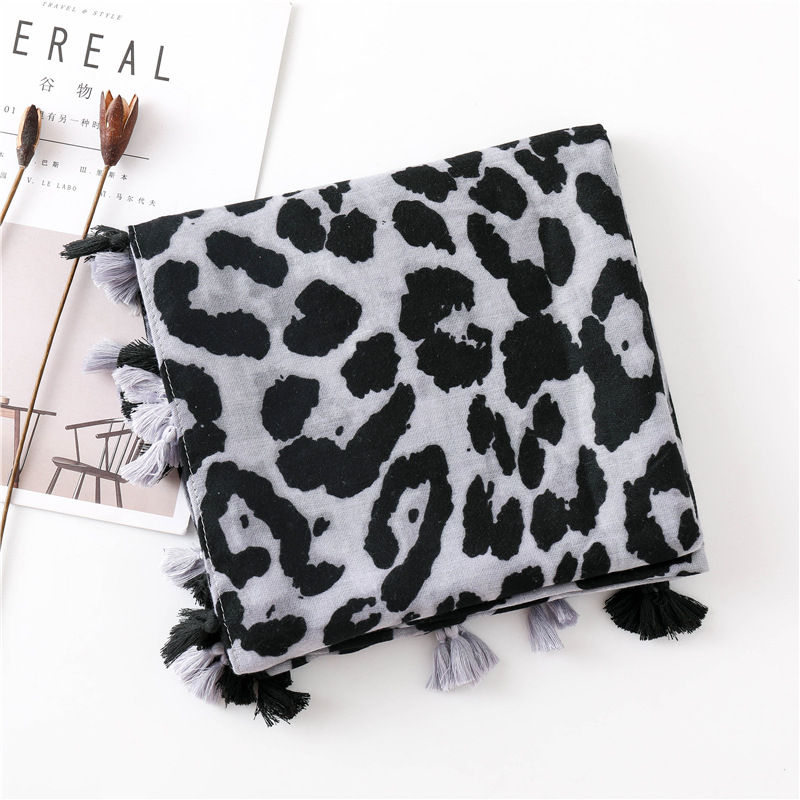 Classic Fashion Leopard Scarf Long Section Cotton And Linen Shawl display picture 5