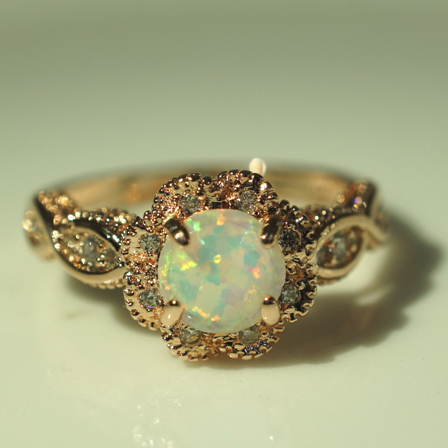 Daily Occasion Alloy Material Round Pattern Women'S Gender Inlay Design Retro Round Artificial Gemstones Alloy Wholesale Rings