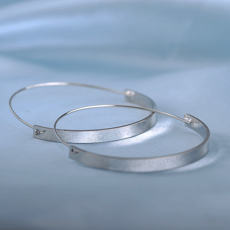 Simple Half-circle Hoop Earrings  Curved  Women's Earrings Green Gold Electroplating Silver display picture 7