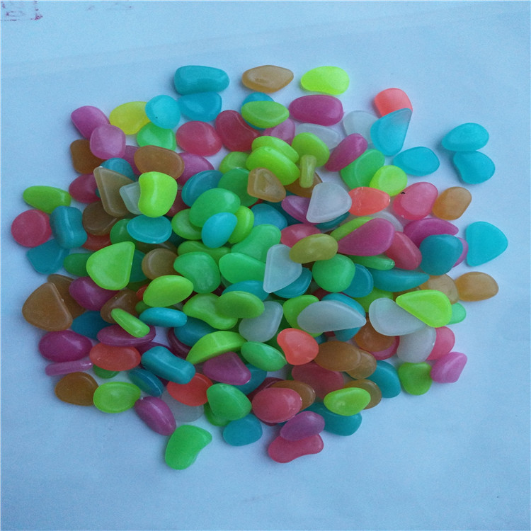 厂家出售 高亮鱼缸造景发光石子 水族箱夜光石子 发光鹅卵石