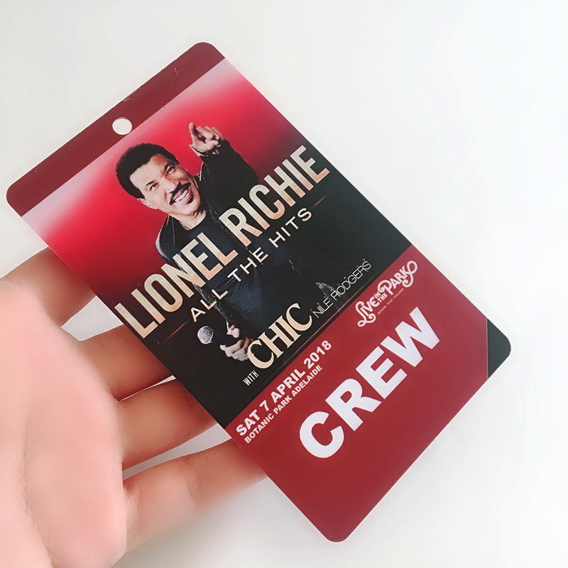 厂家直销异形非标会员贵宾卡自定义尺寸订制双面彩印带孔吊牌