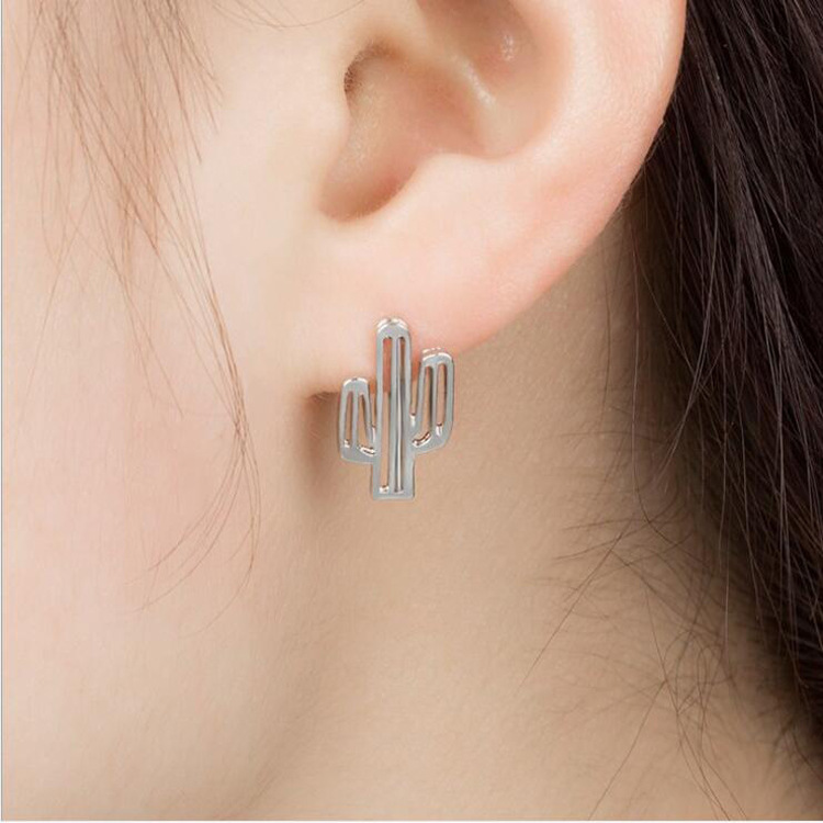 Pointed labret stud close-up product detail