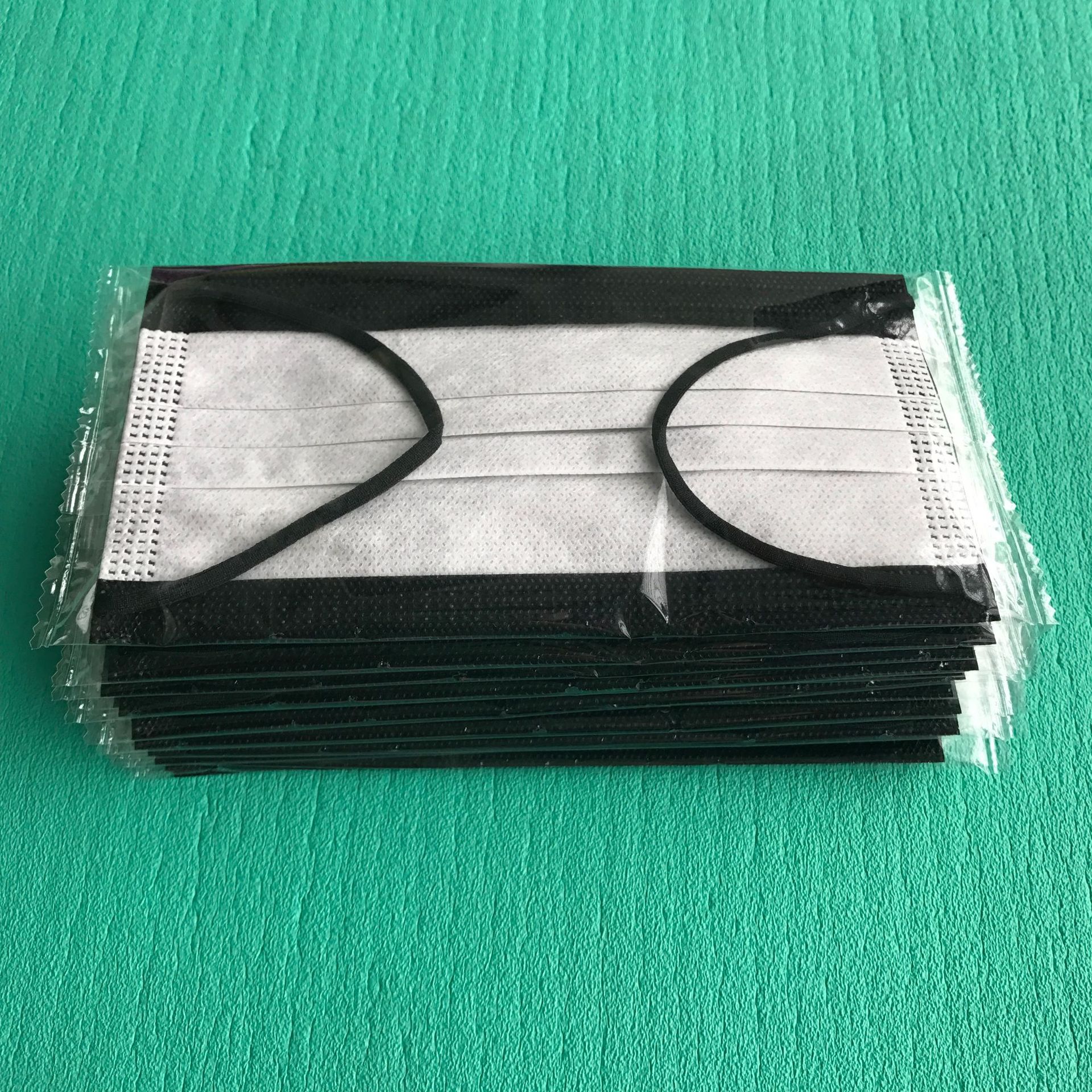 厂价直销炫酷款黑白三层四层加厚活性炭一次性口罩物美价廉