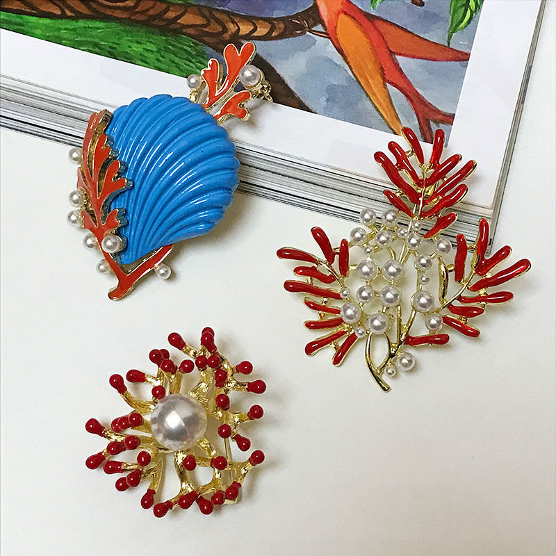 Spille per alberi a foglia rossa, spille a conchiglia, perle in lega, strass, accessori di abbigliamento alla moda_voghion.com