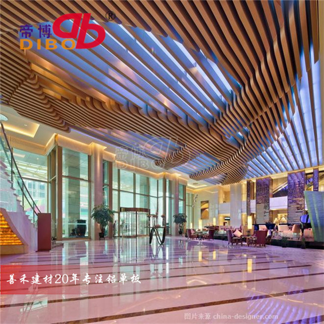 木纹铝方通弧形吊顶 铝板焊接弧形铝方通