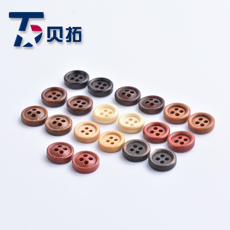 The buttons are monopolized with four eyes round and wooden buckle…
