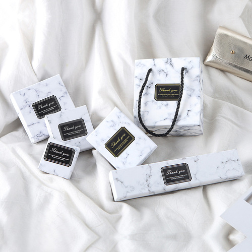 Batch wholesale marble jewelry box with top and bottom covers, rings, earrings, ear studs, bracelets, pearl necklaces, and accessories.