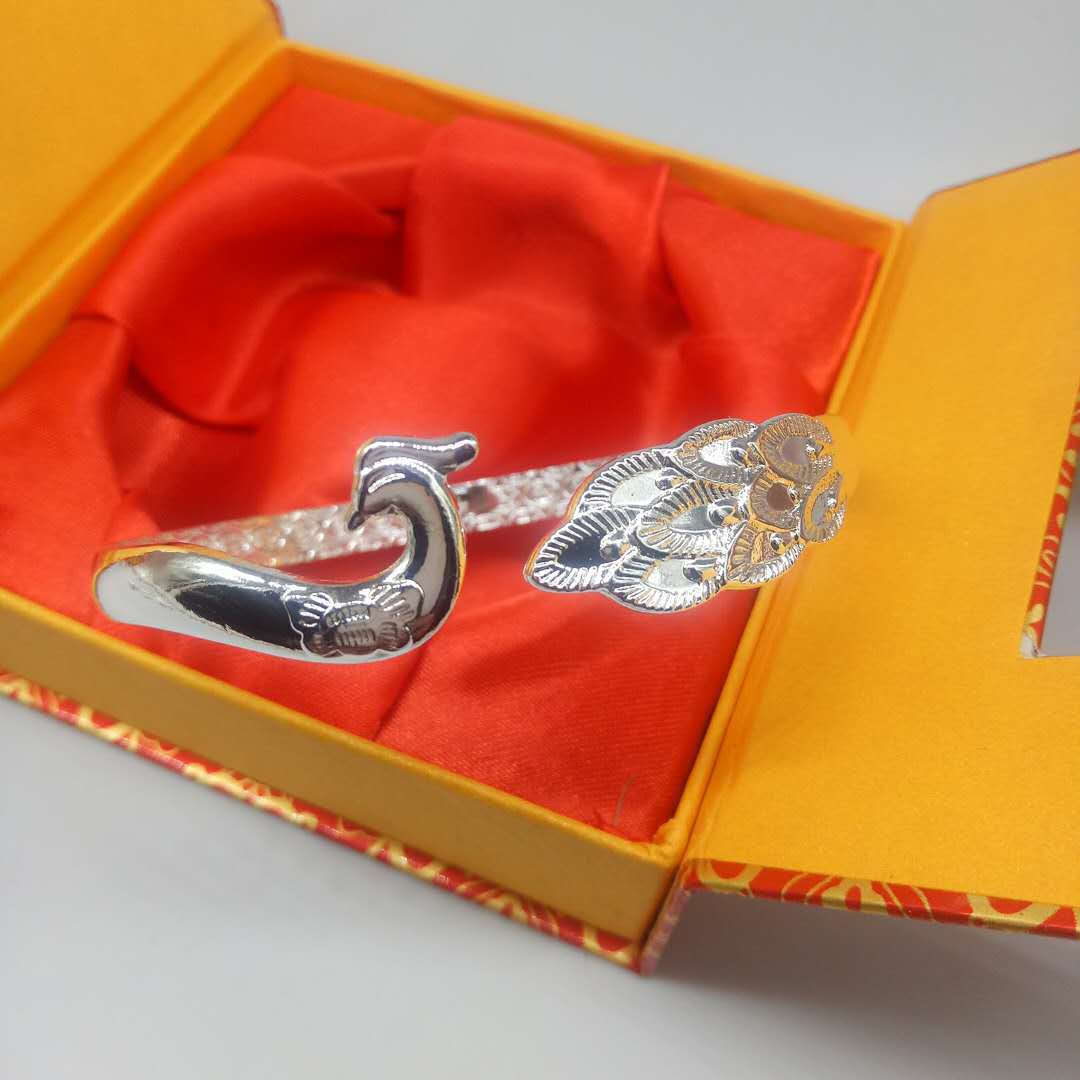 fashionable silver bracelet