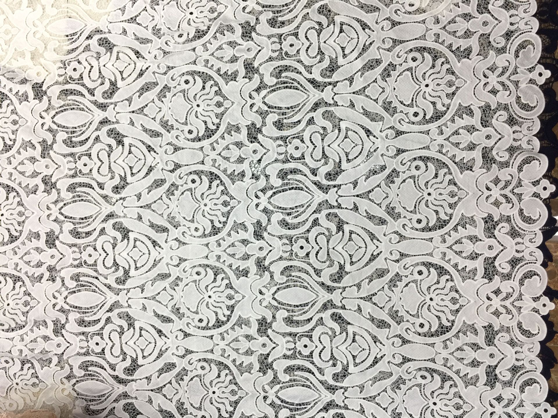 2021春夏新款时装面料牛奶丝水溶满幅蕾丝花边刺绣面料