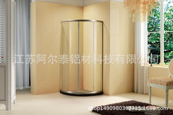 现模挤压生产“阿尔泰”牌淋浴房铝合金型材