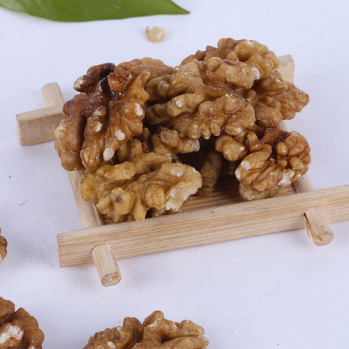 Wholesale Xinjiang head-grade walnut kernels, five-grain mill soy milk powder raw materials, low-temperature baked new walnut kernels bulk