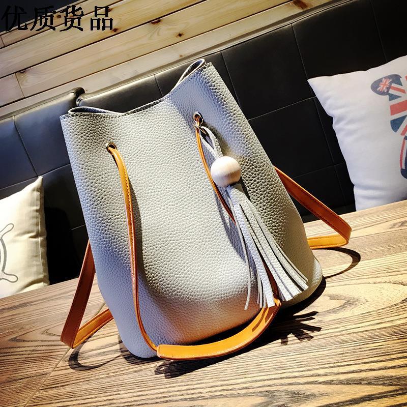2017 winter new Korea Dongdaemun tassel bag hand strap shoulder slung female bag mother trend