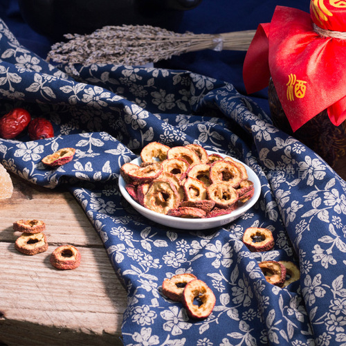 Dried Honeysuckle Fruit in Bulk for Brewing Tea, Red Berry Dried Honeysuckle Rings, Seedless Honeysuckle Pieces