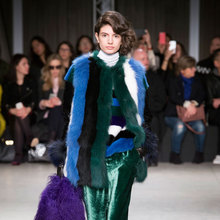 新款时尚无袖中长款狐狸毛皮草 舒适触感高雅混色时装狐狸毛皮草