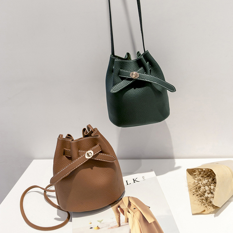 Guangzhou supply 2021 new simple bucket bag wide-band lock small bag Korean version casual solid color single shoulder_voghion.com