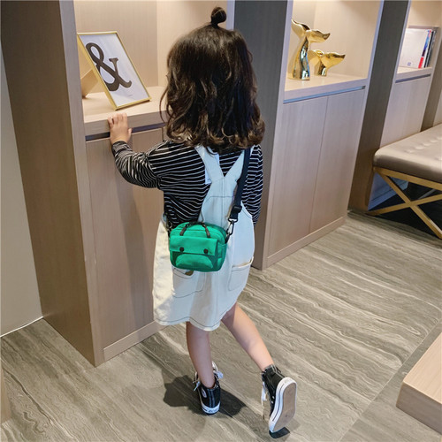  new Korean style children's solid color canvas shoulder bag, casual and versatile bag for boys and girls, fashionable and simple small shoulder bag