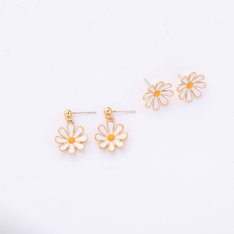 E982198d Mode Kleine Frische Blumen Ohrringe Frauen Korea 925 Silber Nadel Einfache Kleine Mädchen Gänseblümchen Ohrringe display picture 9