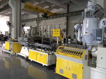 PC灯罩型材LED灯管押出机，保证质量 厂家直销挤出机