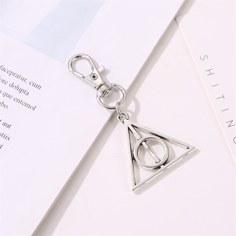 Wholesale Fashion Triangle Pendant Alloy Key Chain display picture 2