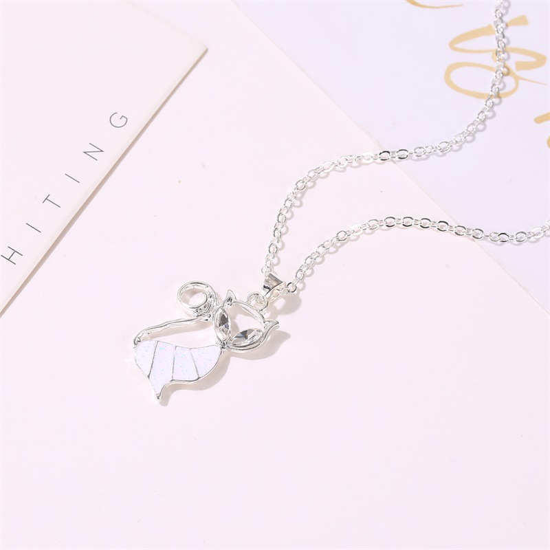 New Fashion Sweet Cat Pendant Necklace Female Hollow Diamond Necklace Wholesale display picture 4