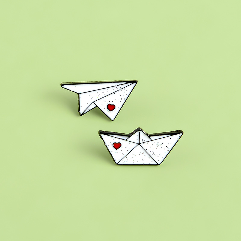 Alloy Material Fashion Pin Heart Shape Paper Airplane Ship Alloy Enamel Plating Unisex Brooches