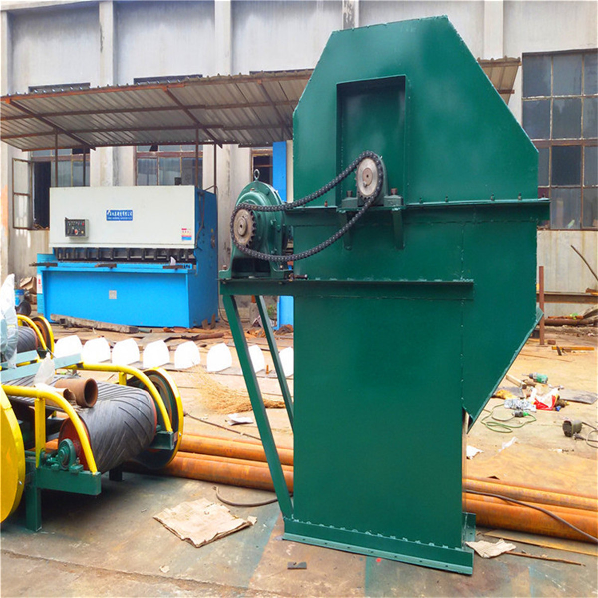 垂直提升机 width=