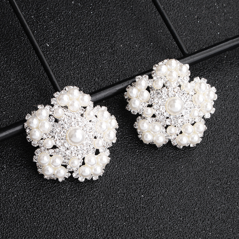 Hot Selling Fashion No Pierced Retro Flower Pearl Earrings display picture 4