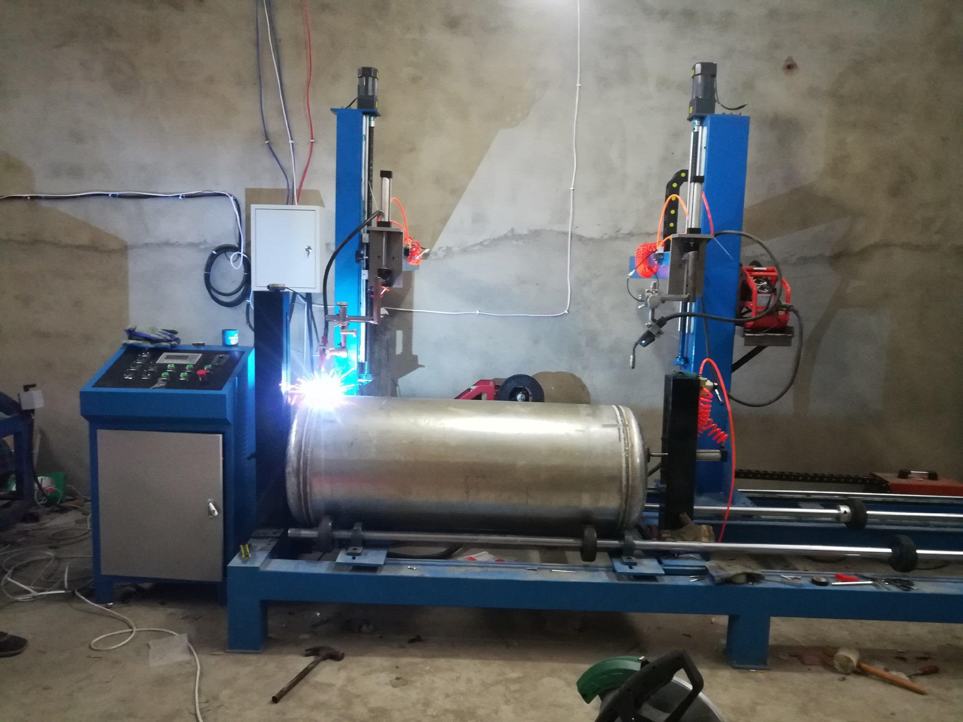 不锈钢淋水器环缝自动焊化工罐储气桶汽车配件环缝焊设备