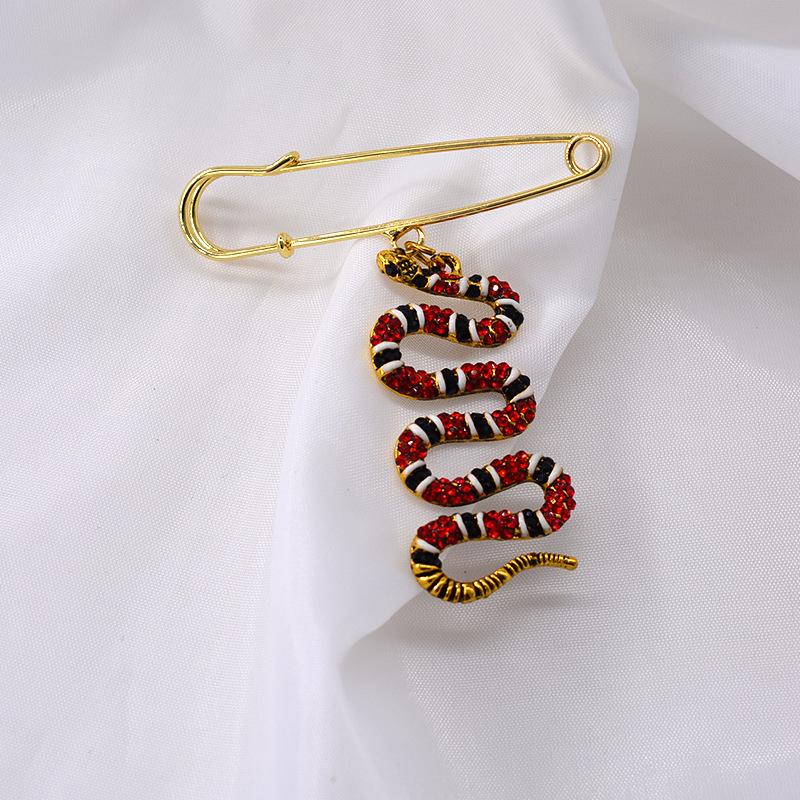 Korean Version Of The Retro Cute Simple Snake-shaped Wild Cardigan Brooch display picture 6