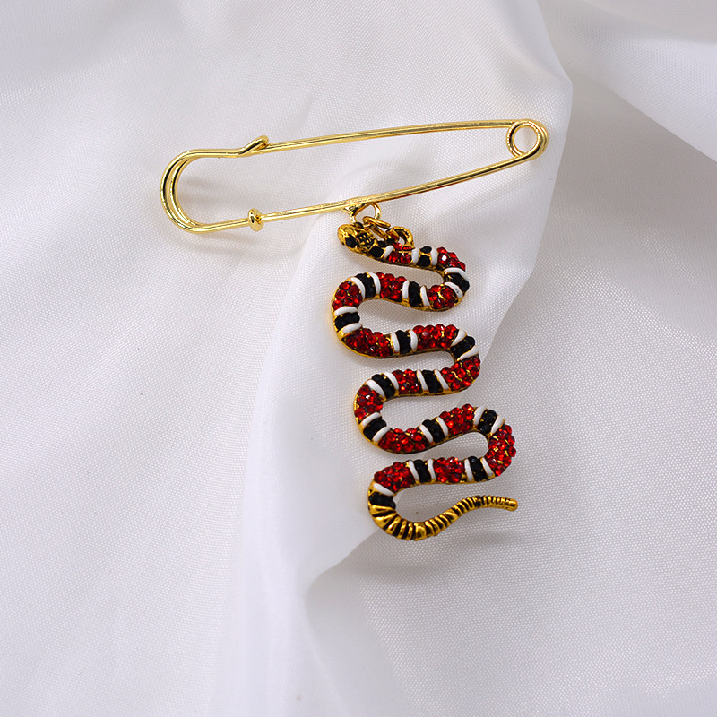 Broche Broche Coréenne Style Rétro Mignon Simple Serpent-en Forme Tout-match Cardigan Cristal Accessoires Femmes De Vêtements Accessoires display picture 6